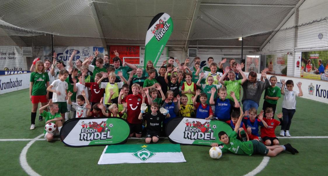 Besuch zum Nord-Derby Gemeinsam mit dem Kids Club des SV Werder Bremen und dem Handicap-Team des VSK Osterholz-Scharmbeck kickten 20 Rudel-Mitglieder am Samstag, 03.10.