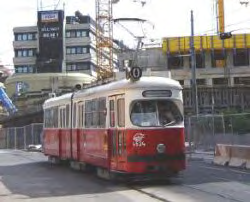 ab 1951 in Wien Nachkriegs- Neubauwagen mit Selbstschließtüren wurden wegen der Druckluftsteuerung der Türen auch Zischer genannt. ab 1953 in Wien Wr.