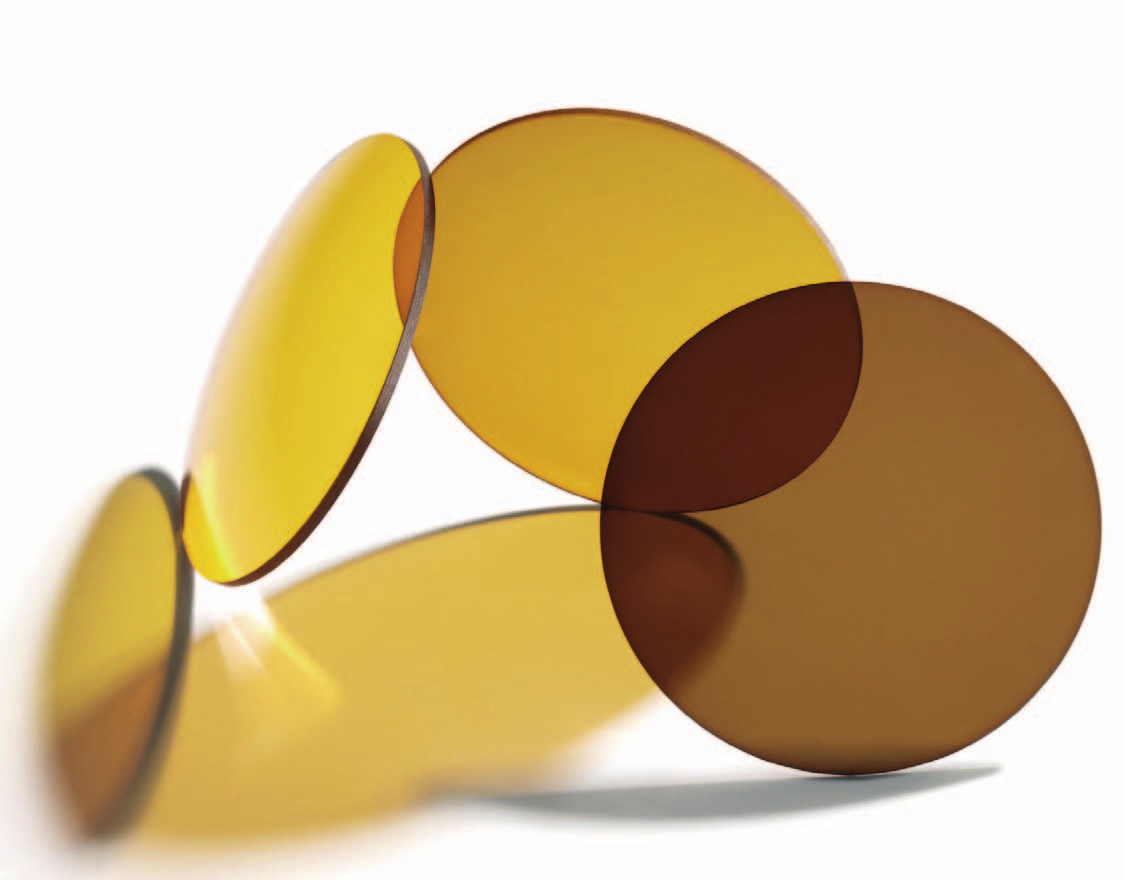 Ein dreifaches Hurra für aktive Sonnenbrillenträger Automatische Eintönung, permanente Kontraststeigerung, 100 Prozent UV-Schutz und das alles mit Kunststoffgläsern: Mit dem Produkt,ColorMatic
