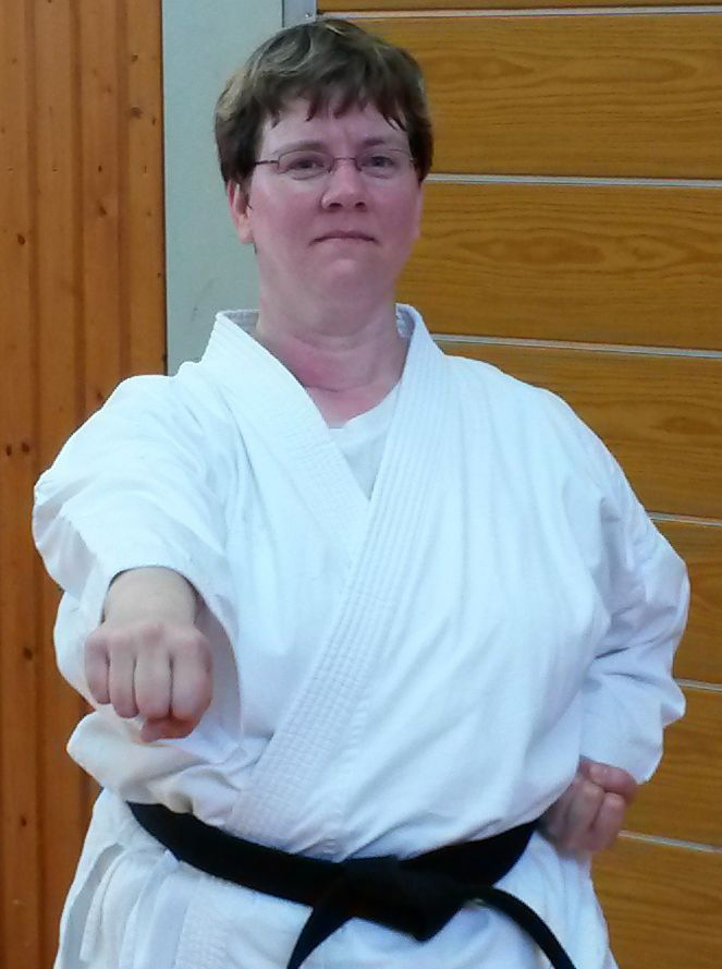 KARATE Susanne Ottermann / Karate@sg-findorff.de / Tel. 376 13 73 Karatetrainerin Sonja Wendel stellt sich vor Name: Sonja Wendel, 2. Dan Karate seit: Nov.