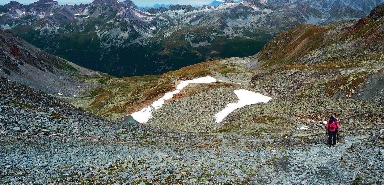 (Fotos: Gabriela Rusterholz) (Montage: zvg) Zu Fuss über die schönsten Pässe der Alpen Der Alpenpässeweg bietet Wanderfreunden unvergessliche Momente zwischen Graubünden und dem Genfersee.