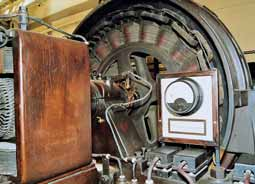 Freizeittipp Die Dampfmaschine (1891 gebaut und bis 1961 im Einsatz) ist der ganze Stolz der ehrenamtlich tätigen Mitarbeiter. Sie wird damals wie heute topp gepflegt.