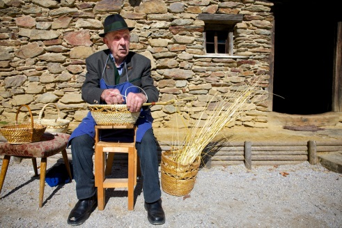 Osterhandwerk mit Osterbrotbacken Termin: 09.04.