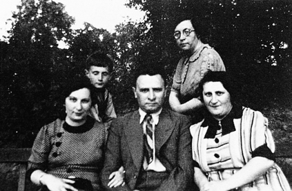 Leben bis zur Deportation: Die Geschichte der Schwestern Lexandrowitz Nach dem Pogrom verschlechterten sich die Lebensbedingungen der noch im Lande lebenden Juden dramatisch.