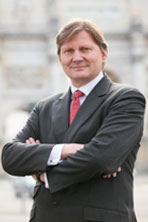 Management Michael Haupt, Vorstandssprecher (CEO) Gegründet 2009!! Jurist!! Vorstand verschiedener Immobilien AGs!