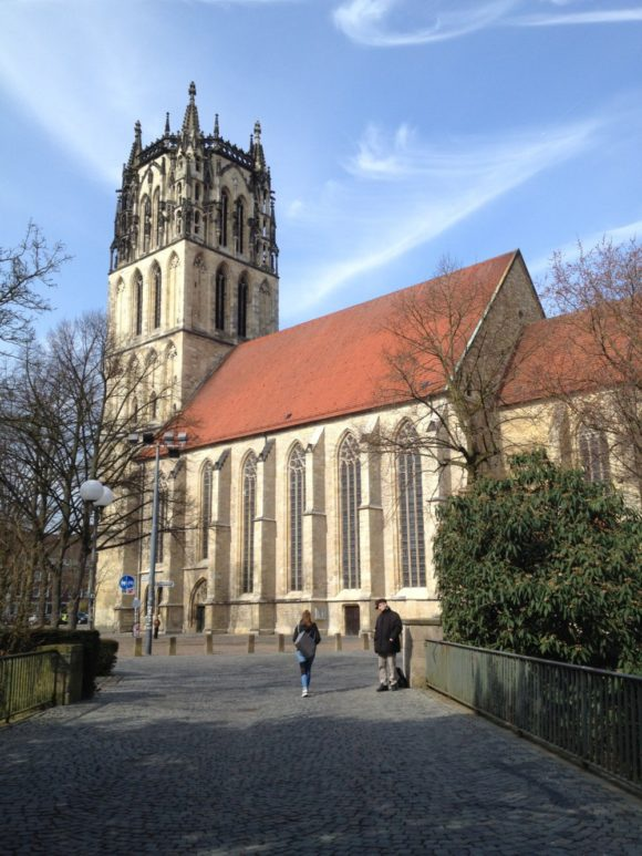 In die Kirche nordwestlich des Doms (jenseits der Aa, daher der Name Überwasser) kam die Familie Droste-Hülshoff gewöhnlich am Karfreitag. Die Überwasserkirche in Münster.