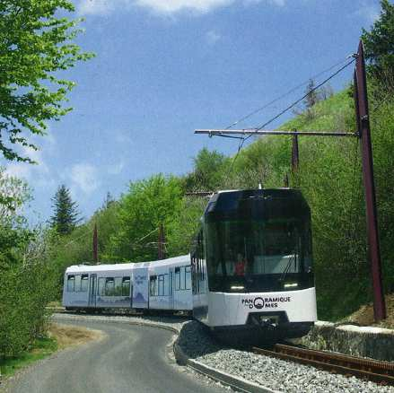 3 Die Panoramique des Dômes von Stadler Die Firma Stadler aus der Schweiz, die auch die Züge für die Vinschger Bahn und die Pustertalbahn geliefert hat, ist der weltweit größte Hersteller von