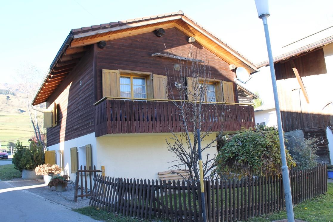 Charmantes Ferienhaus im schönen Bergdorf Degen im Tal des Lichtes, Val Lumnezia zu verkaufen Objekt Nr.
