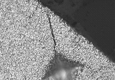 Schleifen von Zerspanwerkzeugen 91 gungen der Oberfläche einzelner Schneidelemente bezüglich der Rissbildung entstanden waren die die Härteeindrücke beeinträchtigen könnten.