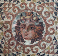 Eine Kunst mit Geschichte Mosaik fasziniert seit Jahrtausenden. Das Mosaik gehört zu den ältesten künstlerischen Techniken überhaupt.