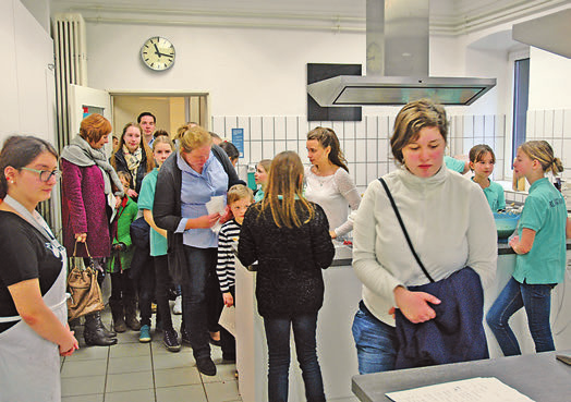 Seite Kalenderwoche HOCHTAUNUS VERLAG Donnerstag,. Februar 0 An der Maria-Ward-Schule sind Mädchen unter sich Bad Homburg (rea).