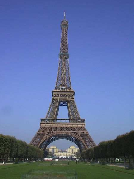 La Tour Eiffel est éternelle Erbauer: Gustave Eiffel Bauzeit: 1887-89 Beschäftigte: Material: 300 Arbeiter 2,5 Mio.