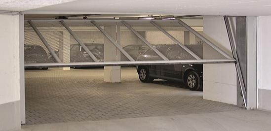 Kipptore Ruku - ausschwingend oder nicht Unsere Tore bieten vielfältige Möglichkeiten für die individuelle Gestaltung Ihres Garagen-Kipptors.