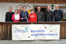 Bayerischer Meister der Jungimker 2016 Bayerns beste Jungimker kommen aus Cham: Maria Kienberger, Andreas Plattner und Florian Gebhard vom Robert-Schuman- Gymnasium gewannen am 12.