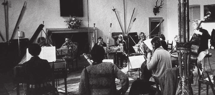 Die Capella Clementina bei Aufnahmen zur Schallplattenserie Concerti per varii stromenti im Fürstensaal von Schloß Hohenems (1978) Beim Indianapolis Music Festival 1974 auf der LOVE