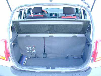sperren. Kofferraum-Volumen* Note: 3,1 Der Kofferraum ist mit 235 l Fassungsvermögen ausreichend groß für diese Fahrzeugklasse.
