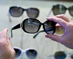 Gesundheit Ein guter UV-Schutz ist für Brillenträger jeden Alters wie für Nicht- Brillenträger, die eine Sonnenbrille nur aus modischen Gründen oder zum Blendschutz tragen, von enormer Bedeutung