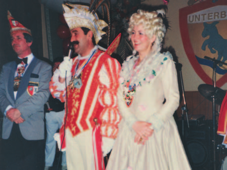 24 DANKE LOTHAR BARTSCH! 20 Jahre Spitze: Die Ära Bartsch-Straeten Im Mai 1987 übernahm eine neue Mannschaft e Führung des Karnevalusschuß. Was Präsident Dr.