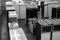Konkurrenzprodukte Die Ankündigung des IBM 360 erfolgte, obwohl dieser nur auf dem Papier existierte.