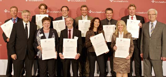 Aktuelles von Stationen und Fachdiensten n Stolze Preisträger bei der Zertifikatsverleihung in Berlin Juni 2012.