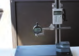 Präzisions-Messtisch mit Digitalanzeige 538 Precision dial bench gauge with digital display Auflagetisch aus Granit - Güte 0-400 x 250 mm Säule mit - Digitalanzeige, Ablesung 0,01 mm od.