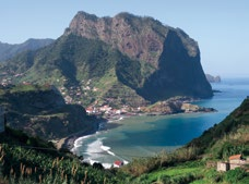 Bom dia, Madeira... 20 01.12. 8.12. 2015 Madeira: Von Levadas, Bergwanderungen, Steilküsten und noch mehr Bom dia Madeira, wir haben bestes Wanderwetter erwischt.