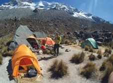 Berge und Wände bezwingen... 24 Anfang August sind wir Timo Klein und Jan Schneider für vier Wochen zu unserer Expedition in die peruanischen Anden aufgebrochen.