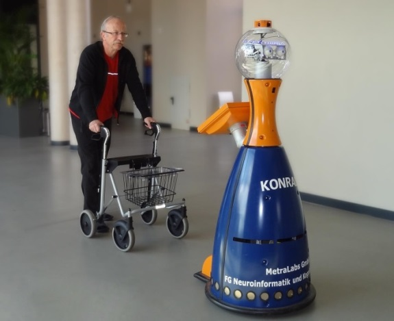 Autonome Roboter für Assistenzfunk6onen: Interak6ve Grundfer6gkeiten Vor dem Hintergrund der demograﬁschen Entwicklung sollen Robotersysteme kogni<ve Fähigkeiten und physische Tä<gkeiten sowie