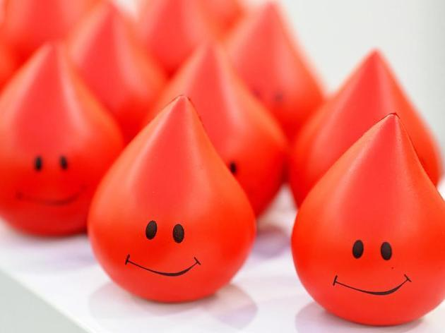 BEWOHNERINFORMATION 18.11.2016 Nr. 80 Über das Blutspenden Was bedeutet eigentlich Blut zu spenden? Blutspenden heisst Leben retten.