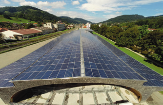Projekt 2015 Photovoltaik-Anlage Markthalle Wattwil Die im 2015 in Betrieb genommene Photovoltaik-Anlage Markthalle weist folgende Kenndaten auf: Leistung 382.72 kwp Jahresproduktion 333 000 kwh/j.