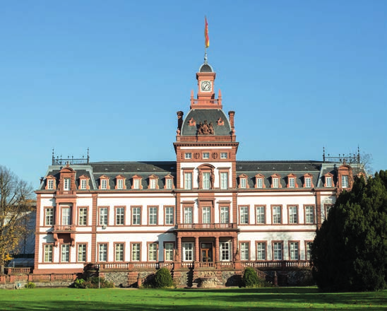 HANAU STADT MIT GESCHICHTE HANAU Die Geburtsstadt der Gebrüder Grimm nur 20 km vor Frankfurt ist ein beliebter Wohnort für ca. 90.000 Einwohner.