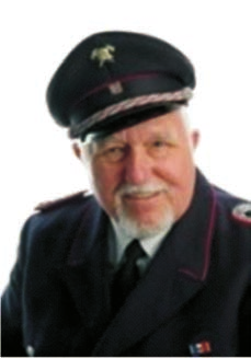 Nachruf * 05.05.1938 23.12.2015 Nach kurzer schwerer Krankheit verstarb unser Ehrenmitglied Löschmeister Georg Göttsch Von 1982 bis 1998 war Georg aktives Mitglied der Freiwilligen Feuerwehr Laboe.
