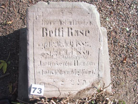 Seite 78 Reihe Nr. 4 Grab Nr. 22 Hier ruhet in Frieden Betti Rose geb... (unleserlich) 1883(?