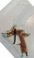 Funktionelle, ergonomisch geformte SPOT-Repair Pistole für professionelle und kostengünstige Kleinlackierungen.