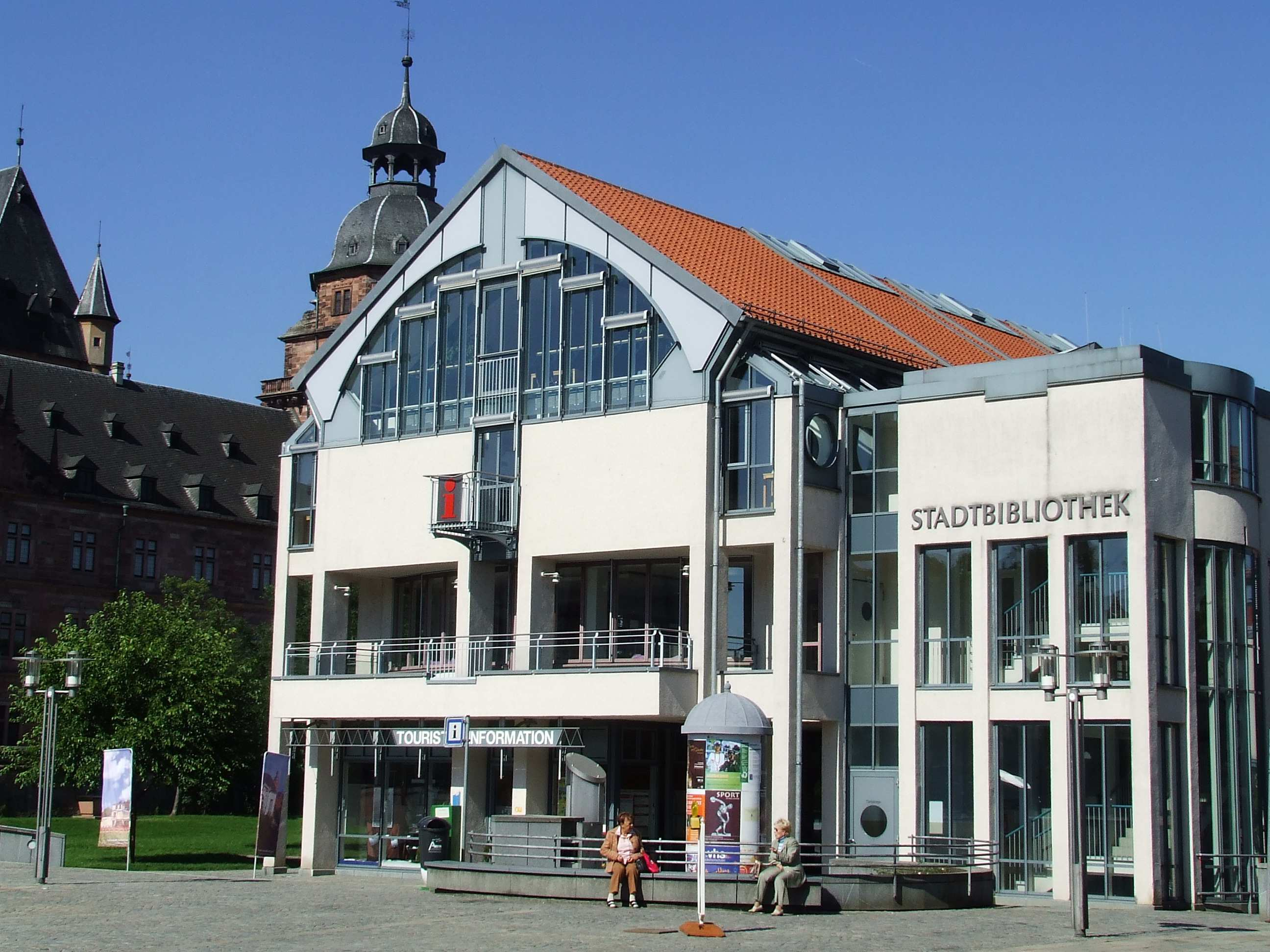 1. Aschaffenburg: Stadt und Bibliothekslandschaft Die Stadtbibliothek (StB) wurde 1934 gegründet und hält