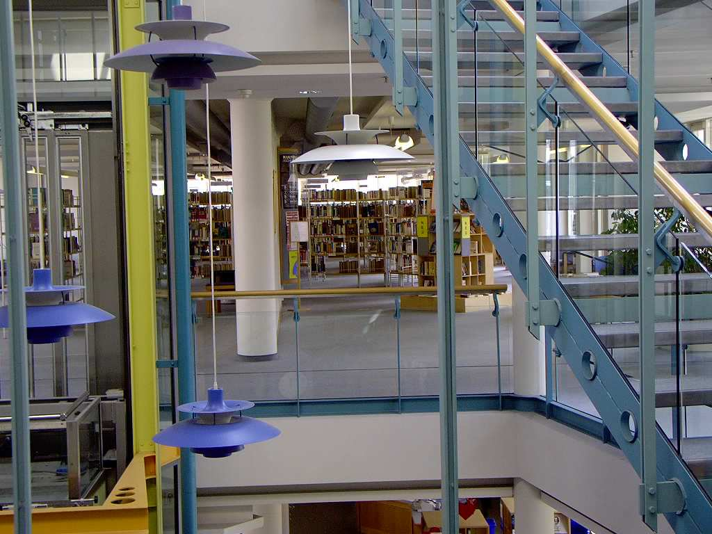 1. Aschaffenburg: Stadt und Bibliothekslandschaft es handelt sich um Bücher und CD-ROMs zu allen Sachgebieten, Hörbücher, Romane, Musik-CDs, Videos und DVDs zur Unterhaltung, Spiele, Zeitungen und