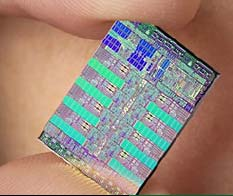 Cell CPU : Kurzvorstellung Entwickelt von Sony, Toshiba und IBM drängt im April 2006 ein neuer Chip auf den Markt: die Cell CPU in der PS3 Hohe Taktrate und hoher Durchsatz RISC Besteht aus einer PPE