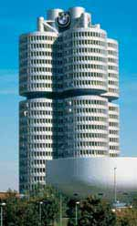 Das BMW-Hochhaus beinhaltet auf 22 Stockwerken in 99,5 Meter Höhe und 52,30