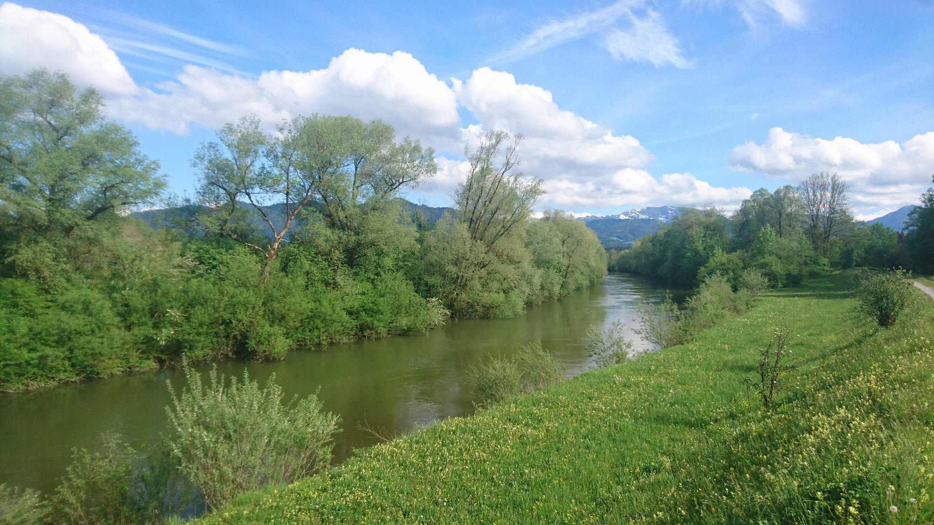 Landratsamts GAP wird auch darauf verwiesen, dass die Wasserentnahme aus der Loisach und Weiterabgabe an die SWM in ein geschütztes Feuchtgebiet im Loisachtal eingreift und somit mit dem Naturschutz