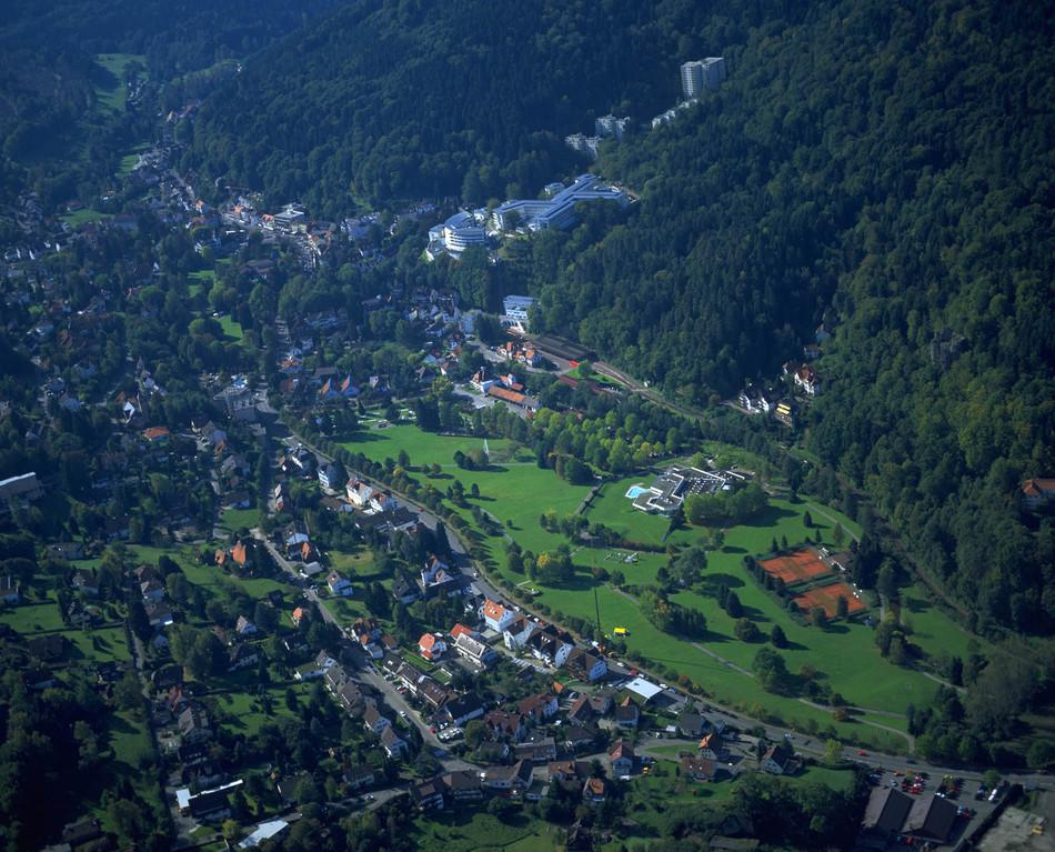 Bad Herrenalb Eingebettet zwischen sieben Tälern, liegt die Stadt Bad Herrenalb im nördlichen Schwarzwald am Übergang zwischen oberem und unterem Albtal.