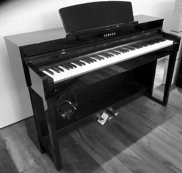 Ein Klavier, ein Klavier Kirchengemeinde sucht digitales Klavier fürs Dietrich-Bonhoeffer-Haus Sicherlich erinnern sich noch viele mit einem Schmunzeln an diesen eindrücklichen Sketch von Loriot,