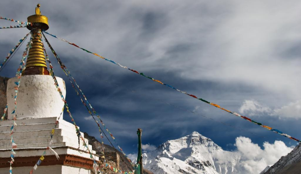 Tibet aufragen. Wer will und über die entsprechende Kondition verfügt, kann von hier zum Basislager des Mount Everest aufsteigen.