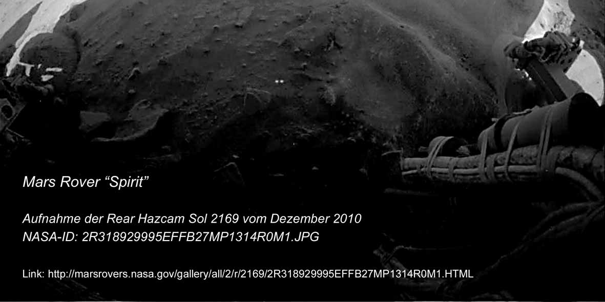 Bei diesem Bild von Spirit ist mir zunächst der Mund offen stehen geblieben. Sind das tatsächlich fremdartige Gebäudestrukturen, die der Mars-Rover hier fotografiert hat?