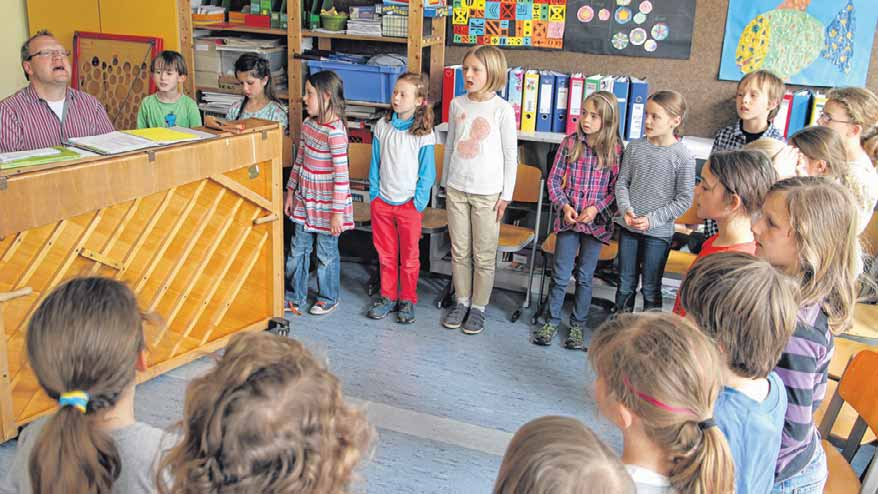 Früh übt sich, wer ein guter Sänger werden will Professionell singen lernen, die Stimme ausbilden das können Kinder an der Grundschule am Rain in einem gemeinsamen Projekt ihrer Schule mit der