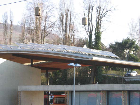 4.3.3 Ökologie Auf dem Dach des Busbahnhofes wird auf anschauliche Weise demonstriert, wie Energie auf umweltverträgliche Art gewonnen werden kann.