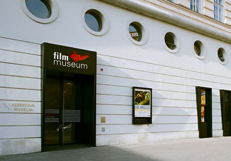 Weg-Beschreibung Österreichisches Film-Museum Das Österreichische Film-Museum ist im 1. Bezirk. Österreichisches Film-Museum Augustinerstraße 1 1010 Wien www.filmmuseum.