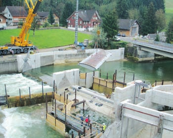 Anlagenbeispiele Erneuerung Kleinwasserkraftwerk Kraftwerk Mühlau seit 1865 Ab 1865 wurde die Thur in der Mühlau bei Bazenheid (SG) zuerst für die Kraft- und später für die Stromerzeugung genutzt, um
