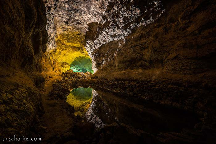 Tag 131 - Cueva de los Verdes III 13.November 2015 Statt abzuziehen wird der Calima aktuell eher schlimmer. Der Himmel sieht heute am Freitag, dem 13., richtig mies aus.