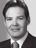 Stefan Rolf begann 2001 bei der Volkswagen Financial Services AG in Deutschland und war dort zunächst für die Kapitalmarktaktivitäten des Teilkonzerns verantwortlich.