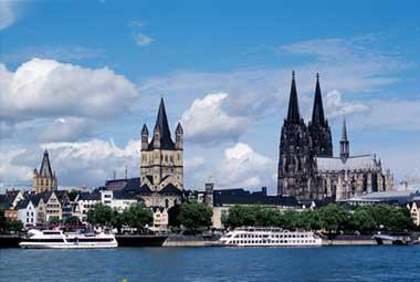 Köln + Köln, die viertgrößte Stadt Deutschlands, drittgrößte deutsche Industrieregion und mit drei Millionen Einwohnern in der gesamten Region ein vielversprechender Absatzmarkt im europäischen